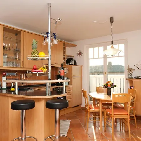 Duene Mit Grosser Sonnenterrasse, Kamin, Wlan Und Tiefgarage Fuer 2-4 Personen