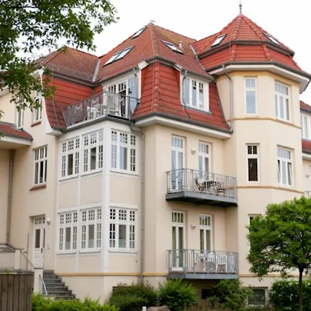 Duene Mit Grosser Sonnenterrasse, Kamin, Wlan Und Tiefgarage Fuer 2-4 Personen Kuehlungsborn