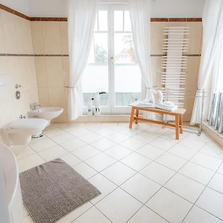 Duene Mit Grosser Sonnenterrasse, Kamin, Wlan Und Tiefgarage Fuer 2-4 Personen *