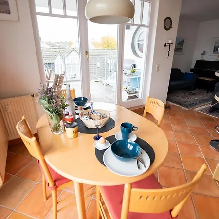 Apartment Duene Mit Grosser Sonnenterrasse, Kamin, Wlan Und Tiefgarage Fuer 2-4 Personen *