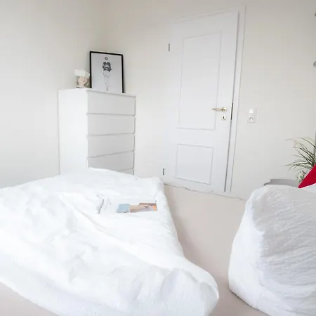 Duene Mit Grosser Sonnenterrasse, Kamin, Wlan Und Tiefgarage Fuer 2-4 Personen * Kuehlungsborn