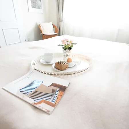 Duene Mit Grosser Sonnenterrasse, Kamin, Wlan Und Tiefgarage Fuer 2-4 Personen