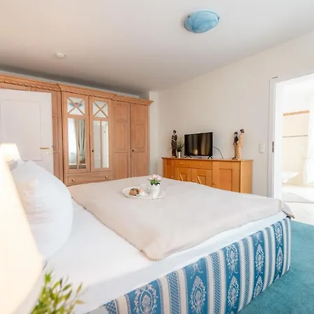 Apartment Duene Mit Grosser Sonnenterrasse, Kamin, Wlan Und Tiefgarage Fuer 2-4 Personen Kuehlungsborn