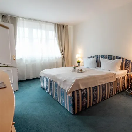 Apartment Duene Mit Grosser Sonnenterrasse, Kamin, Wlan Und Tiefgarage Fuer 2-4 Personen *